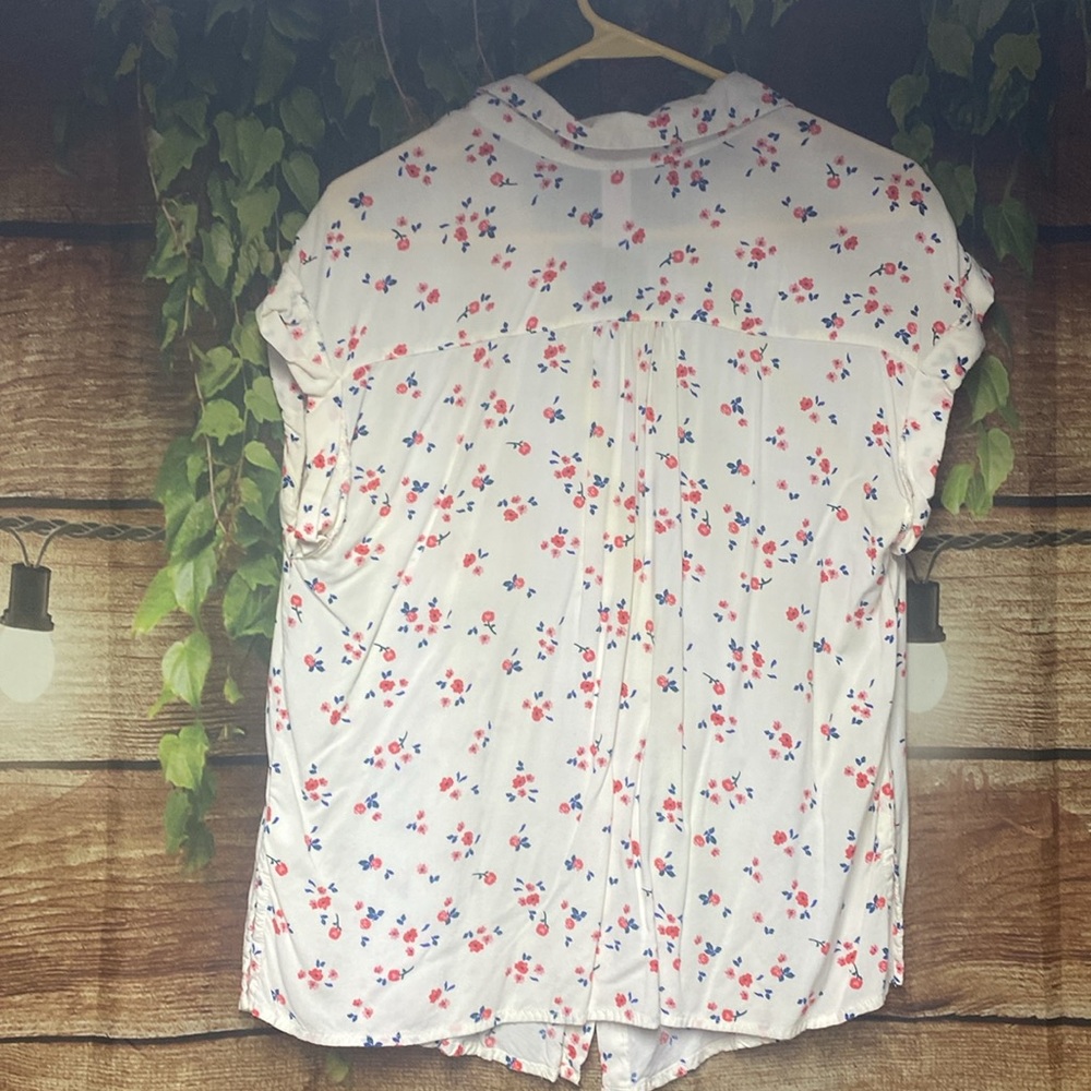 🦋GUC Blouse - Picture 3 of 4